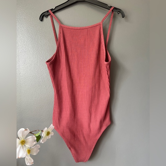 Aritzia Wilfred Annecy Bodysuit Contour Textured (Small- burgundy/ Maroon) - Picture 3 of 6